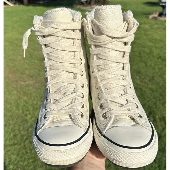 Converse Women's Size 8 Ivory Leather High Rise High Top Lined Lugged Back Zip - Picture 2 of 15